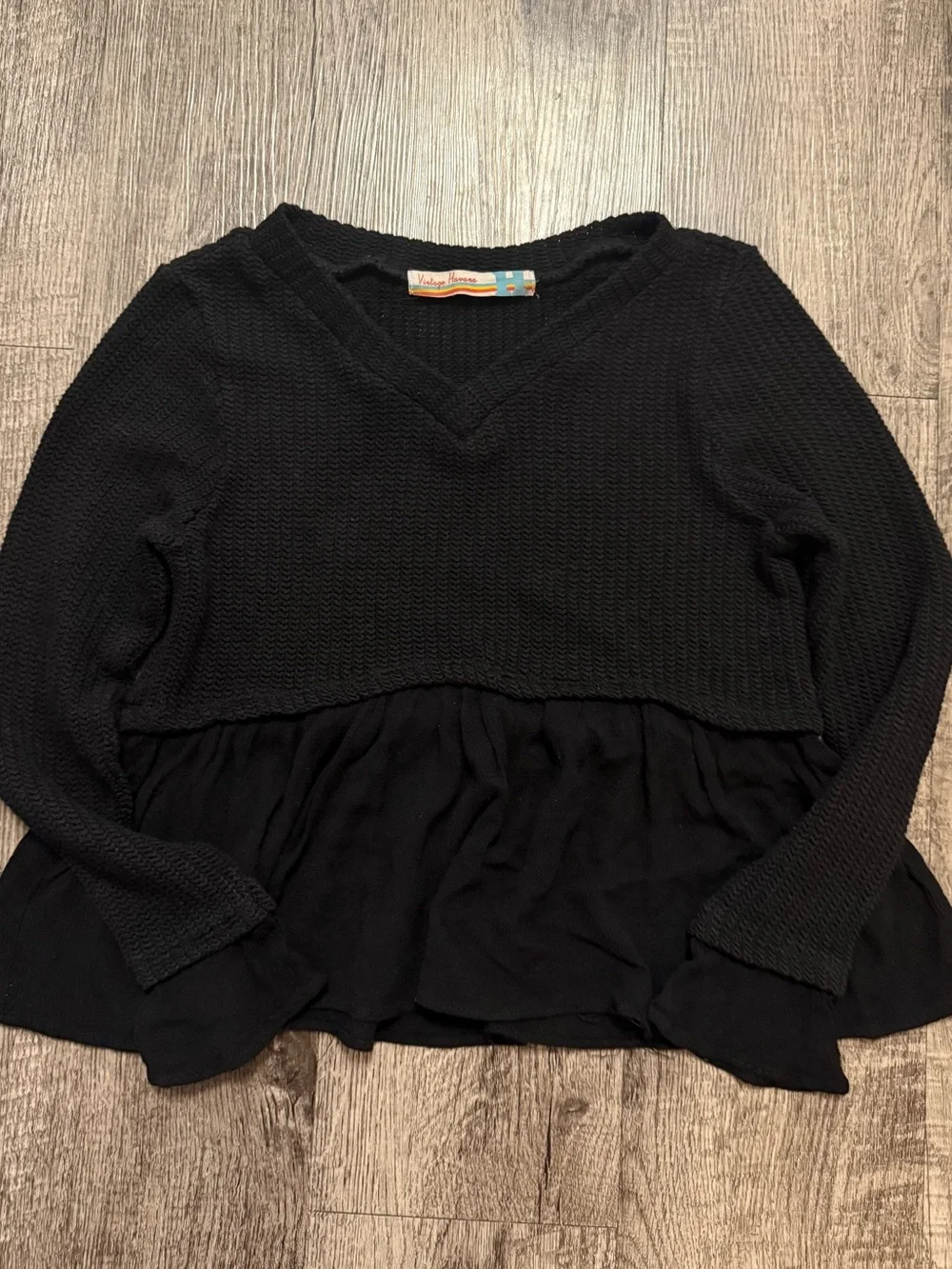 Vintage Havana Black Long-Sleeve Peplum Lightweight V-Neck Sweater